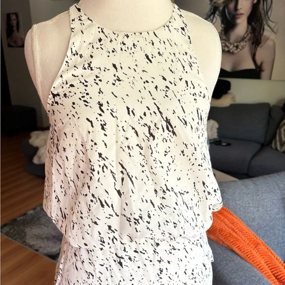 Elegant Black and White Midi Dress - Picture 2 of 5